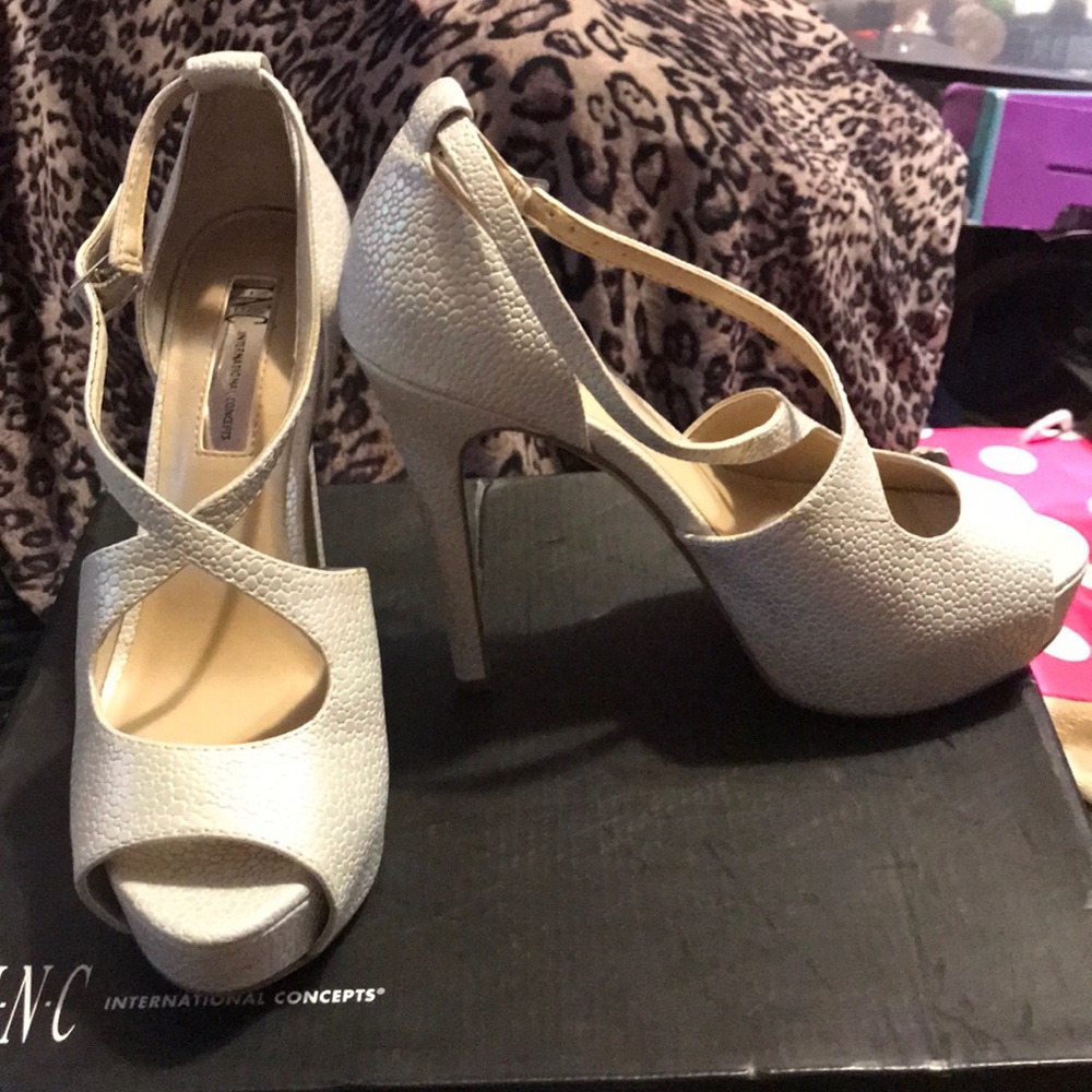 Size 6M - Picture 2 of 6